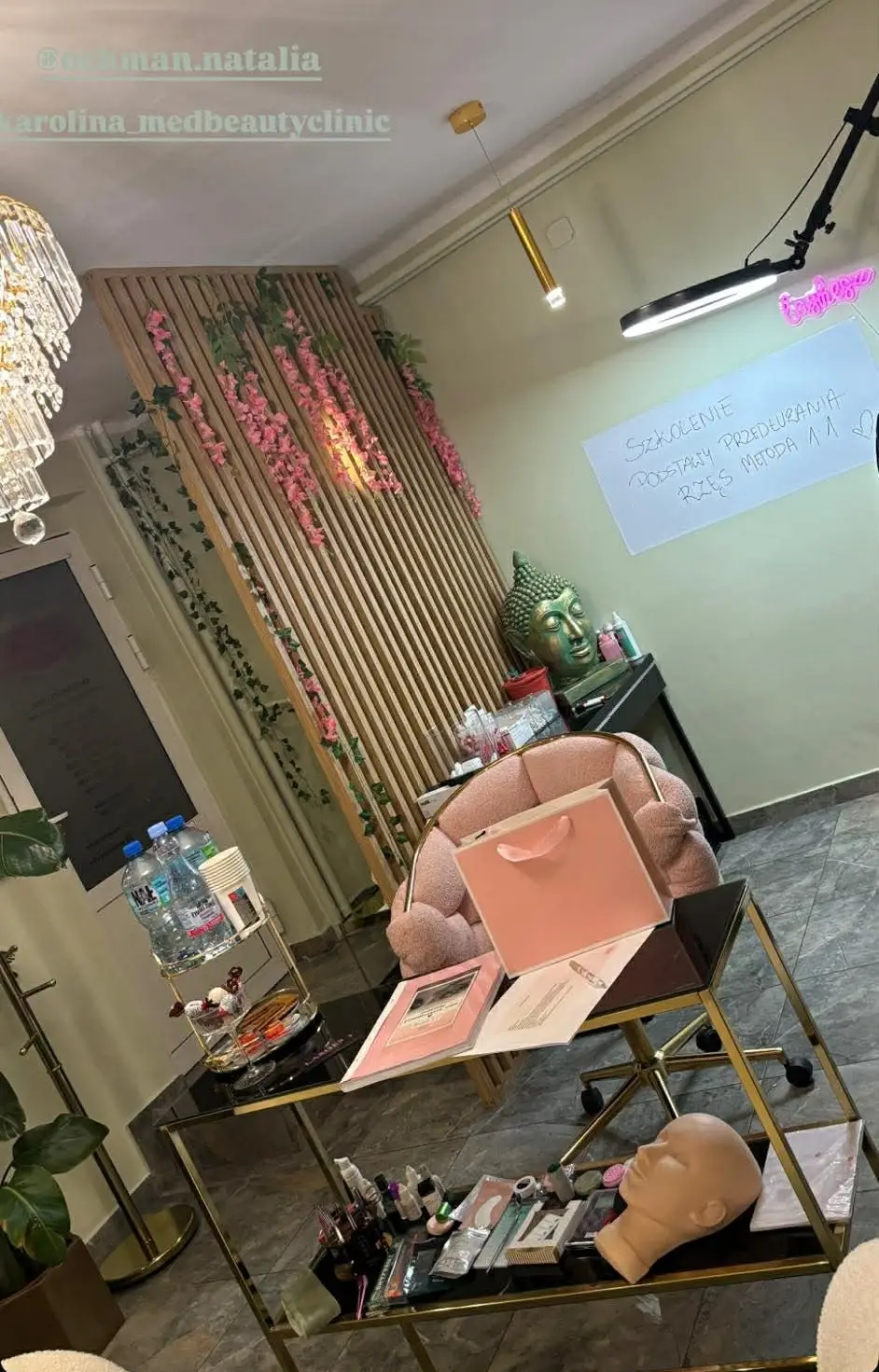 Sala szkoleniowa stylizacji rzęs – Med&Beauty Clinic